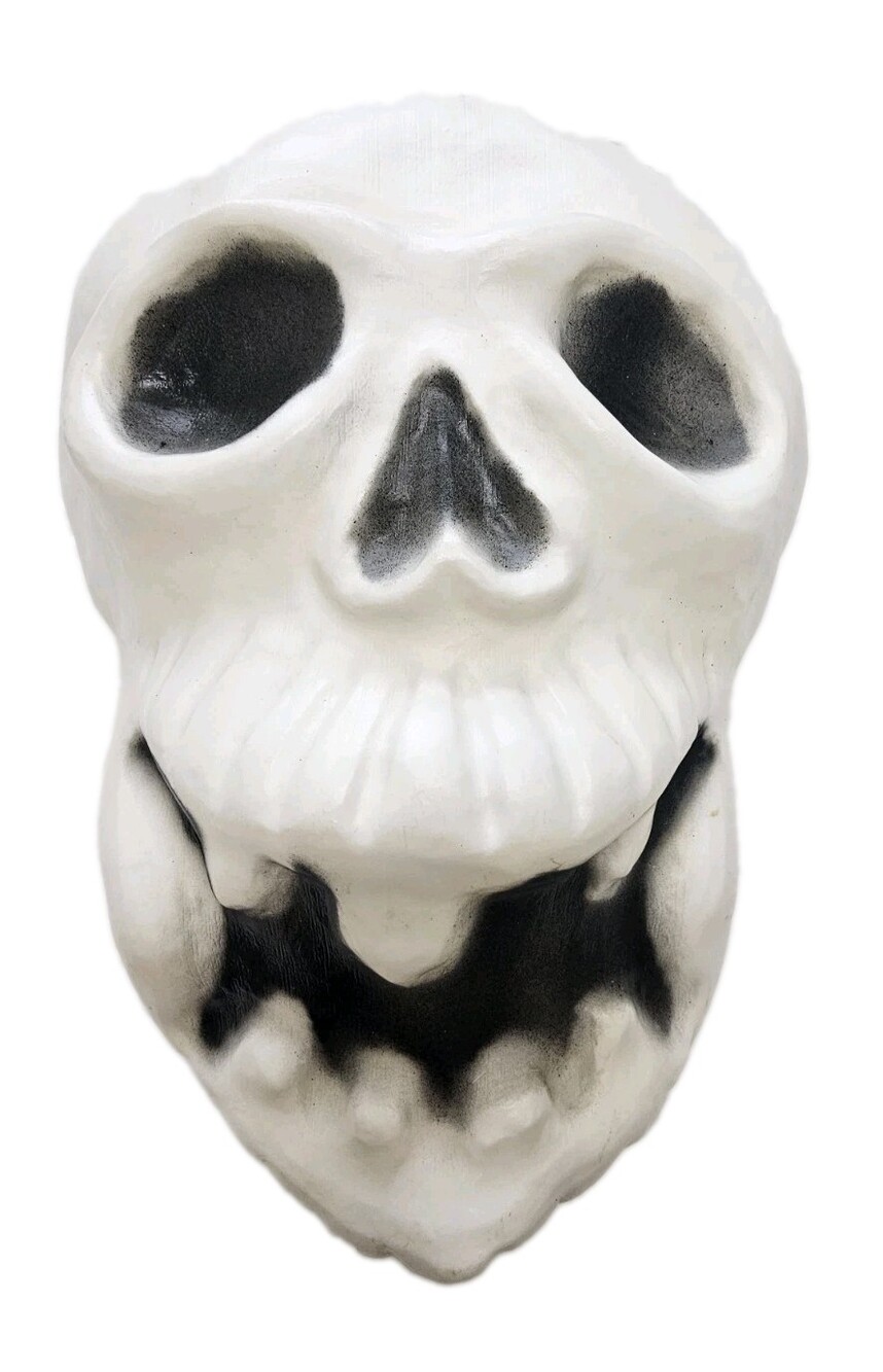 Vintage 1990s Integrated Plastics Limited Hanging Skull Blow Mold 12x17